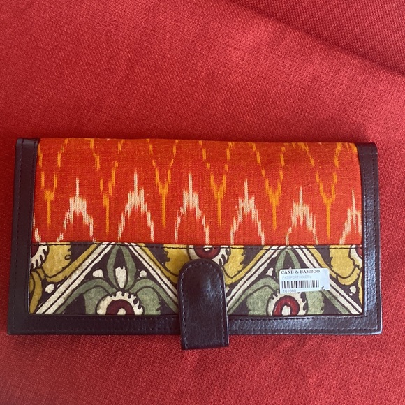 Passport Holder/wallet- Faux Leather & Ikat print fabric - Picture 5 of 5